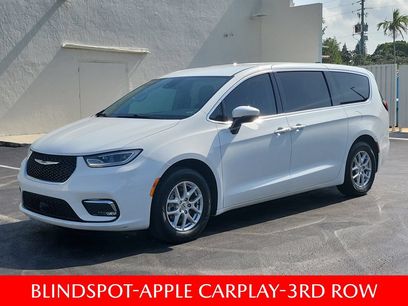 Used 2023 Chrysler Pacifica Touring-L