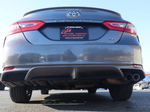 Used 2019 Toyota Camry SE w/ Carpet Mat Package image 9