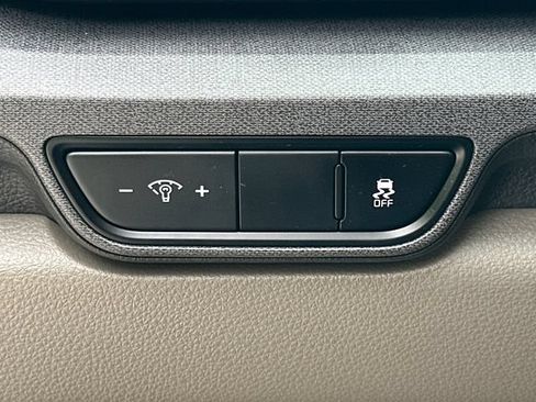 Used 2026 Kia Carnival EX FWD image 24