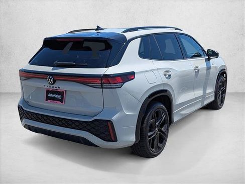 New 2026 Volkswagen Tiguan SE R-Line FWD image 5