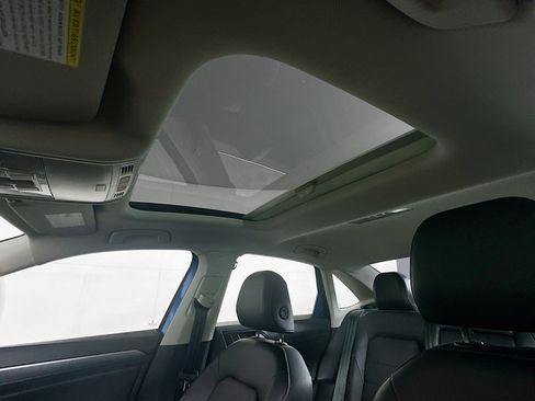 Used 2024 Volkswagen Jetta SE w/ Panoramic Sunroof Package image 24