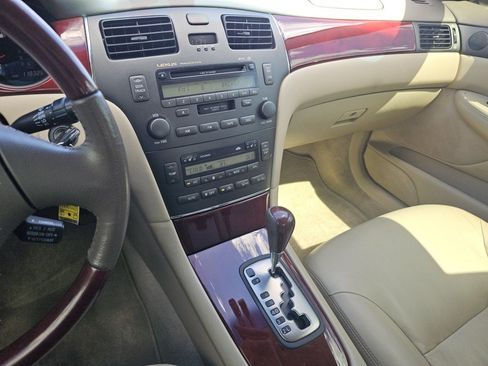 Used 2002 Lexus ES 330 w/ Premium Pkg FWD image 30