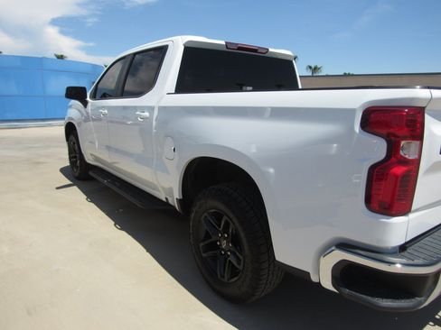 Used 2022 Chevrolet Silverado 1500 LT w/ Z71 Off-Road Package AWD/4WD image 4