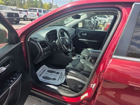 Used 2019 Jeep Cherokee Limited image 5