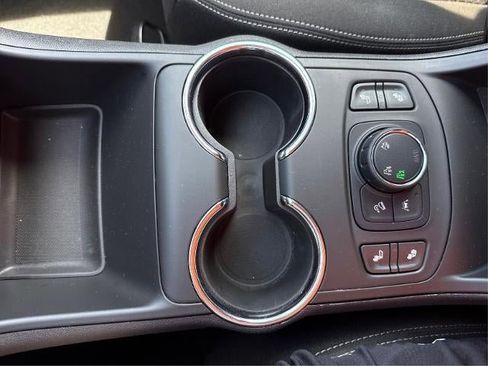 Used 2023 GMC Terrain SLE w/ Driver Convenience Package image 23