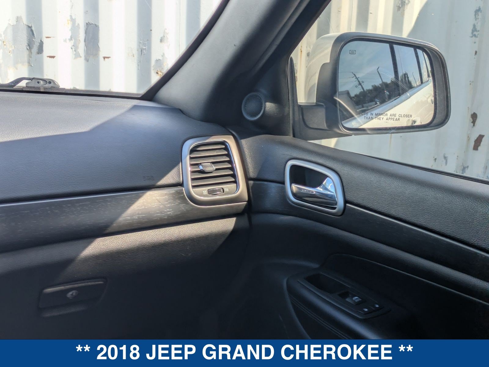 Used 2018 Jeep Grand Cherokee Laredo RWD image 18