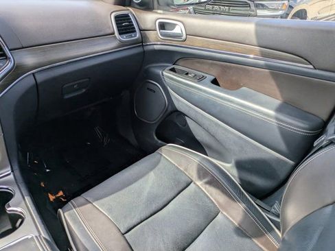 Used 2017 Jeep Grand Cherokee Overland w/ Jeep Active Safety Group image 15