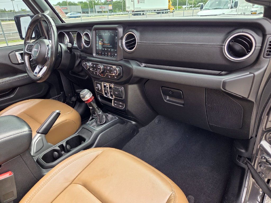 Used 2020 Jeep Wrangler Unlimited Sahara AWD/4WD image 16