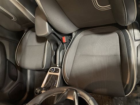 Used 2023 Hyundai Venue Limited w/ Cargo Package image 15