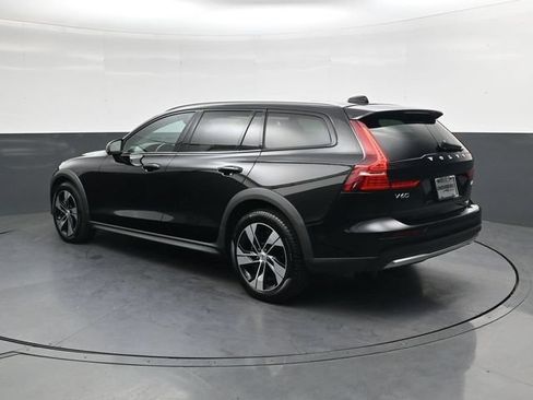 Used 2025 Volvo V60 B5 Cross Country Plus AWD/4WD image 8