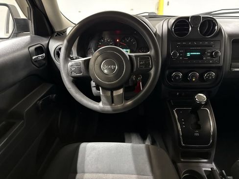 Used 2012 Jeep Patriot Sport AWD/4WD image 11