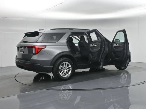 New 2026 Ford Explorer Active RWD image 5