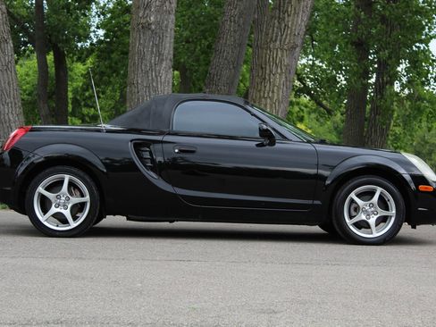 Used 2003 Toyota MR2 RWD image 8