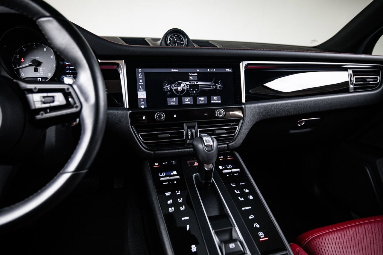 Certified 2023 Porsche Macan S AWD/4WD image 19