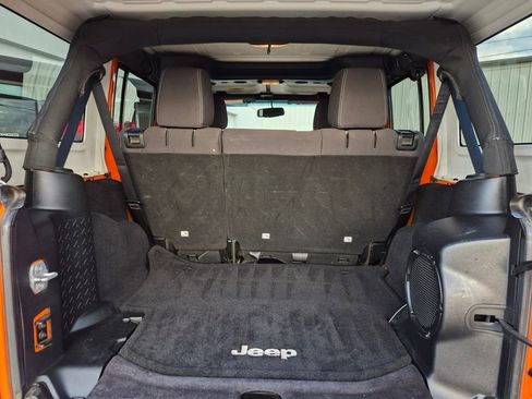 Used 2013 Jeep Wrangler Unlimited Sahara w/ Connectivity Group image 8