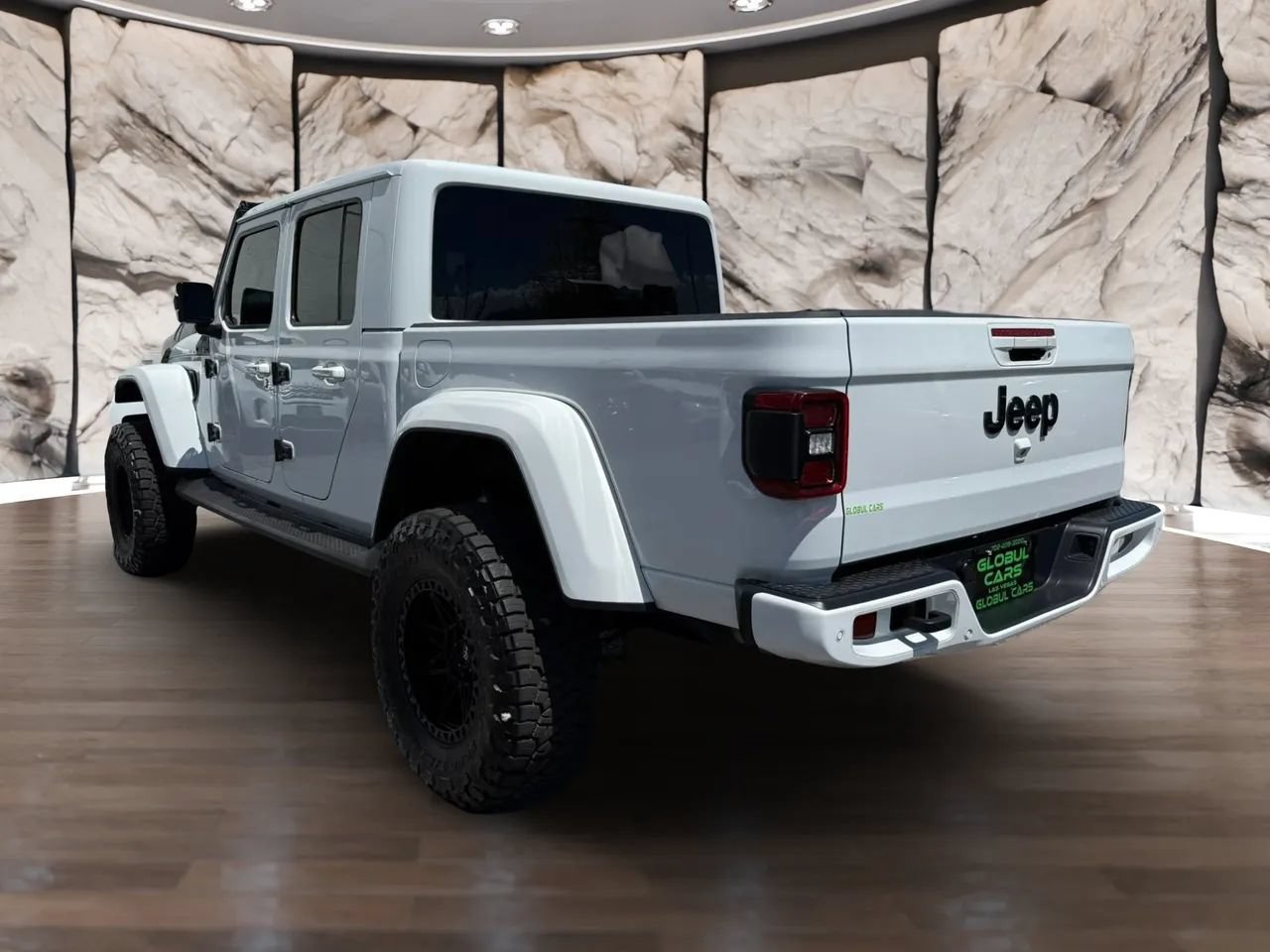 Used 2021 Jeep Gladiator Overland AWD/4WD image 7