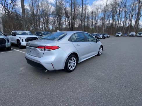 Used 2024 Toyota Corolla LE FWD image 5