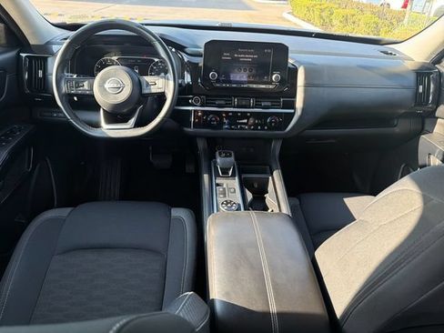 Used 2024 Nissan Pathfinder SV AWD/4WD image 9