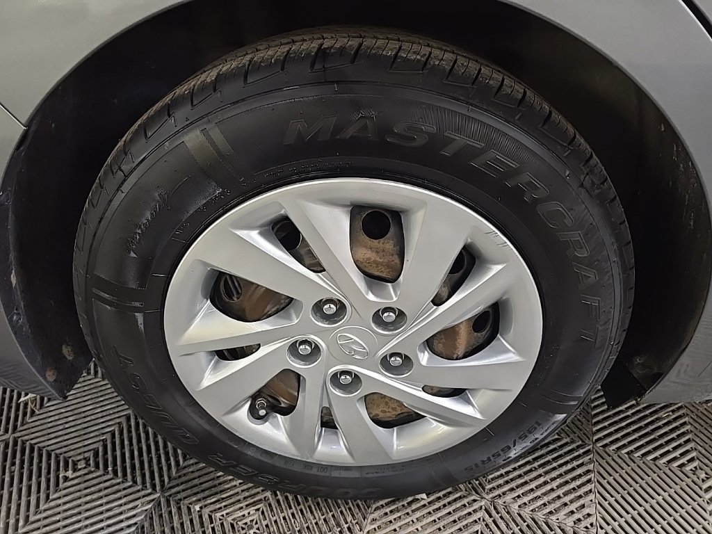 Used 2018 Hyundai Elantra SE FWD image 13