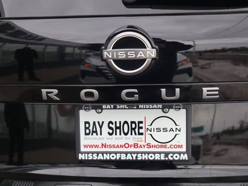 Certified 2025 Nissan Rogue SV image 31