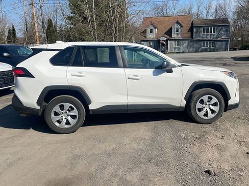 Used 2022 Toyota RAV4 LE image 11