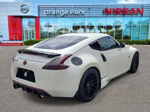 Used 2010 Nissan 370Z Coupe RWD image 2