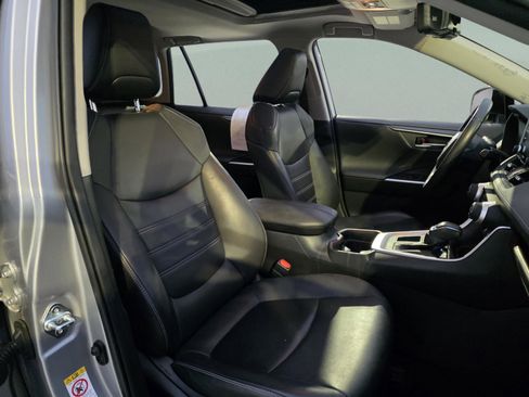 Used 2019 Toyota RAV4 Limited image 22