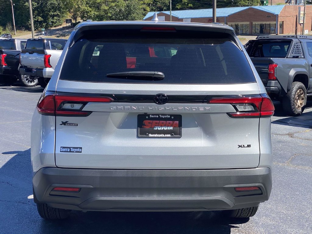 New 2026 Toyota Grand Highlander FWD image 4