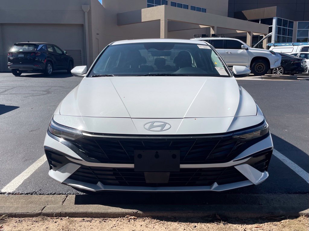 Used 2025 Hyundai Elantra SEL FWD image 2