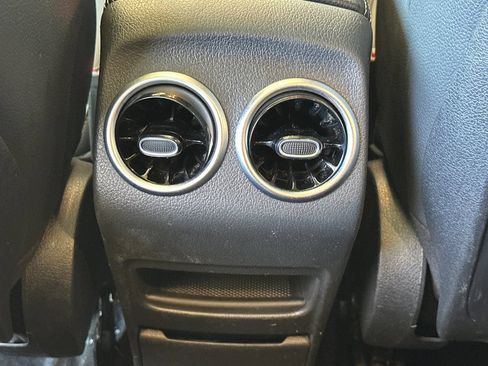 Certified 2022 Mercedes-Benz GLB 250 4MATIC image 15