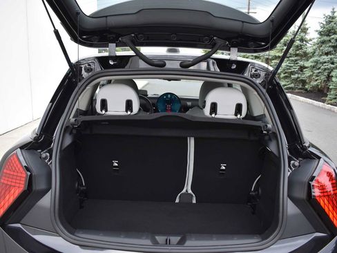 Used 2025 MINI Cooper 2-Door Hardtop FWD image 8