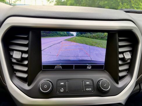 Used 2023 GMC Acadia SLE w/ Driver Convenience Package FWD image 27