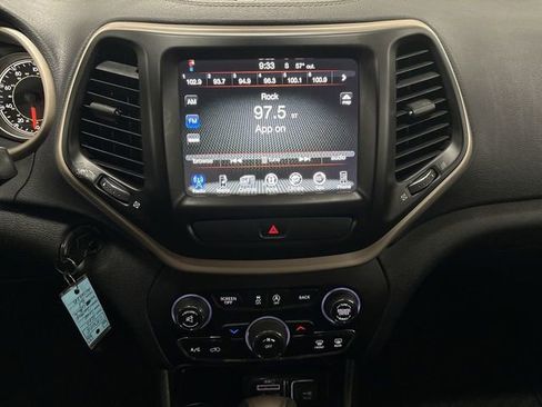 Used 2017 Jeep Cherokee Latitude w/ Cold Weather Group image 30