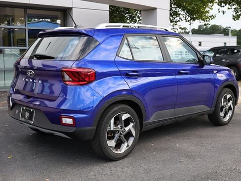 Used 2023 Hyundai Venue SEL FWD image 7