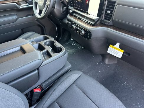 New 2026 GMC Sierra 1500 SLE image 15