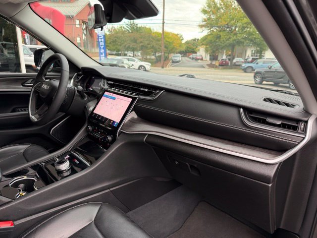 Used 2023 Jeep Grand Cherokee L Limited w/ Luxury Tech Group II AWD/4WD image 30