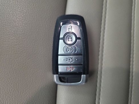 Used 2019 Ford Fusion SEL image 32