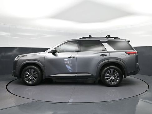 Used 2022 Nissan Pathfinder SV image 4