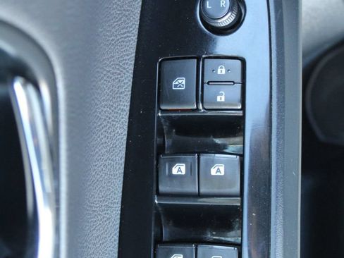 Used 2017 Toyota Prius Four FWD image 27