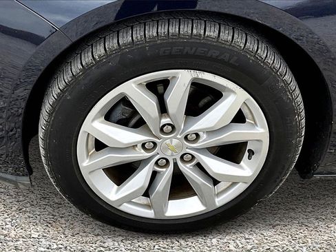 Used 2017 Chevrolet Impala LT w/ Convenience Package image 9