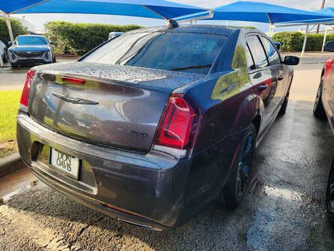 Used 2021 Chrysler 300 Touring L RWD image 3