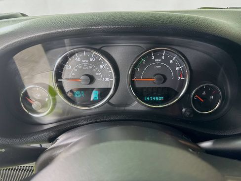 Used 2017 Jeep Wrangler Unlimited Rubicon w/ Connectivity Group AWD/4WD image 13