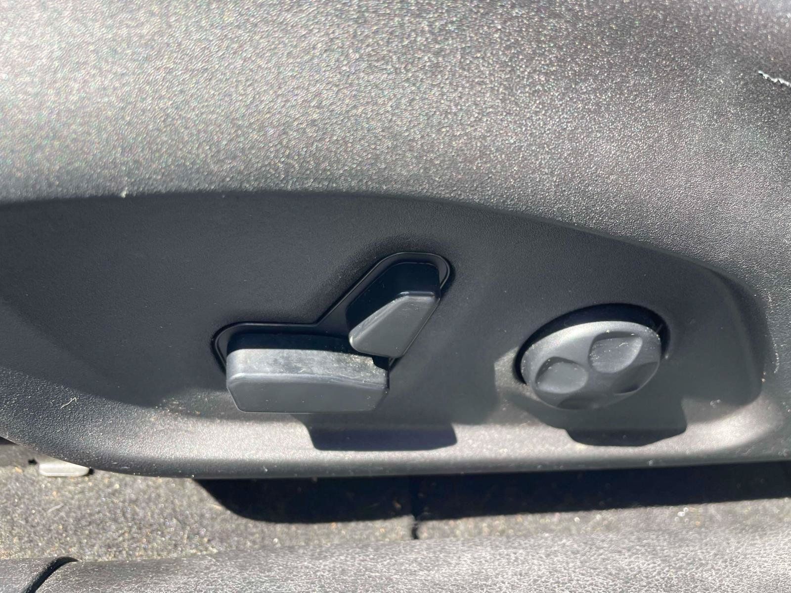 Used 2020 Jeep Compass Latitude FWD image 16