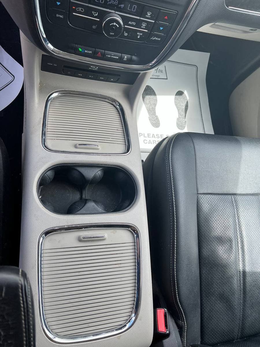 Used 2016 Chrysler Town & Country Touring FWD image 2
