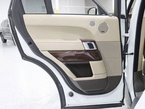 Used 2016 Land Rover Range Rover HSE image 38