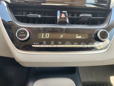 Used 2022 Toyota Corolla LE FWD image 18