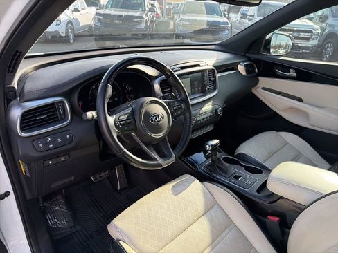 Used 2017 Kia Sorento SX image 11