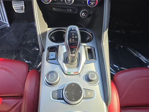 Used 2022 Alfa Romeo Giulia Veloce image 25
