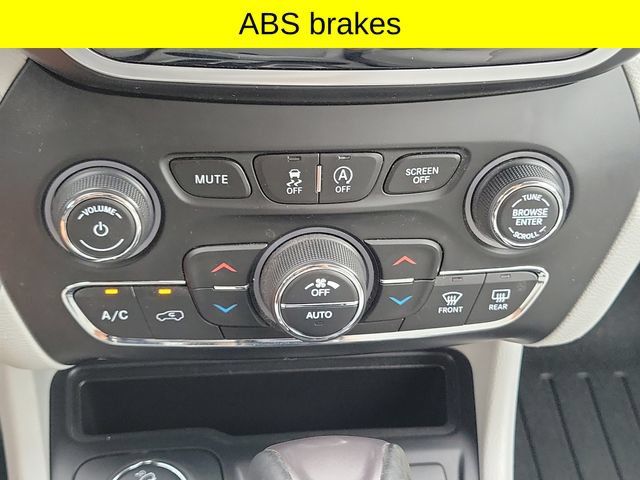 Used 2019 Jeep Cherokee Limited w/ Luxury Group AWD/4WD image 17