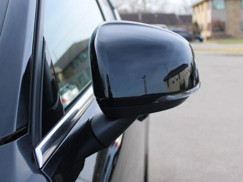 Used 2025 Volvo XC40 B5 Core image 7